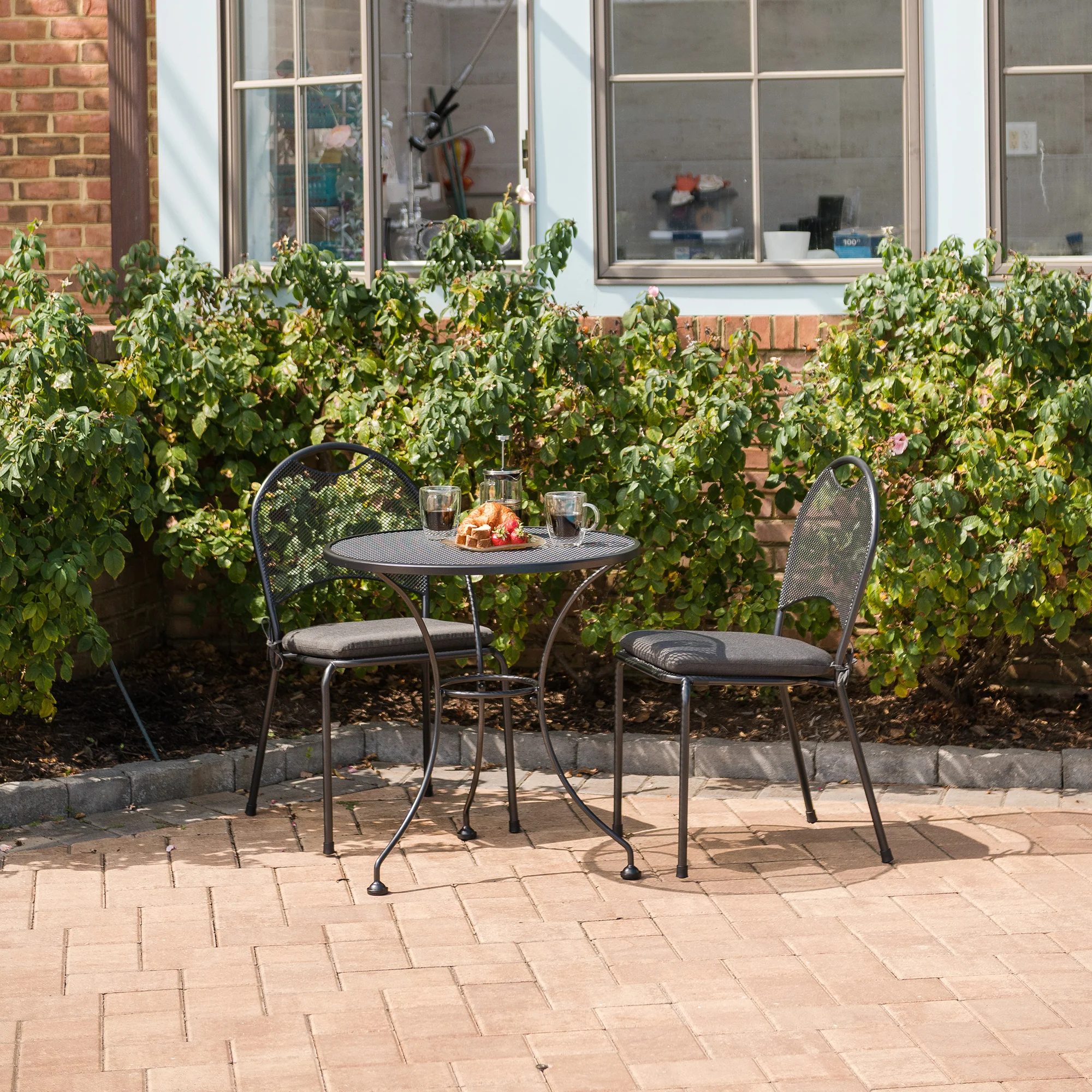 24-inch Round Mesh Top Table - Image 2