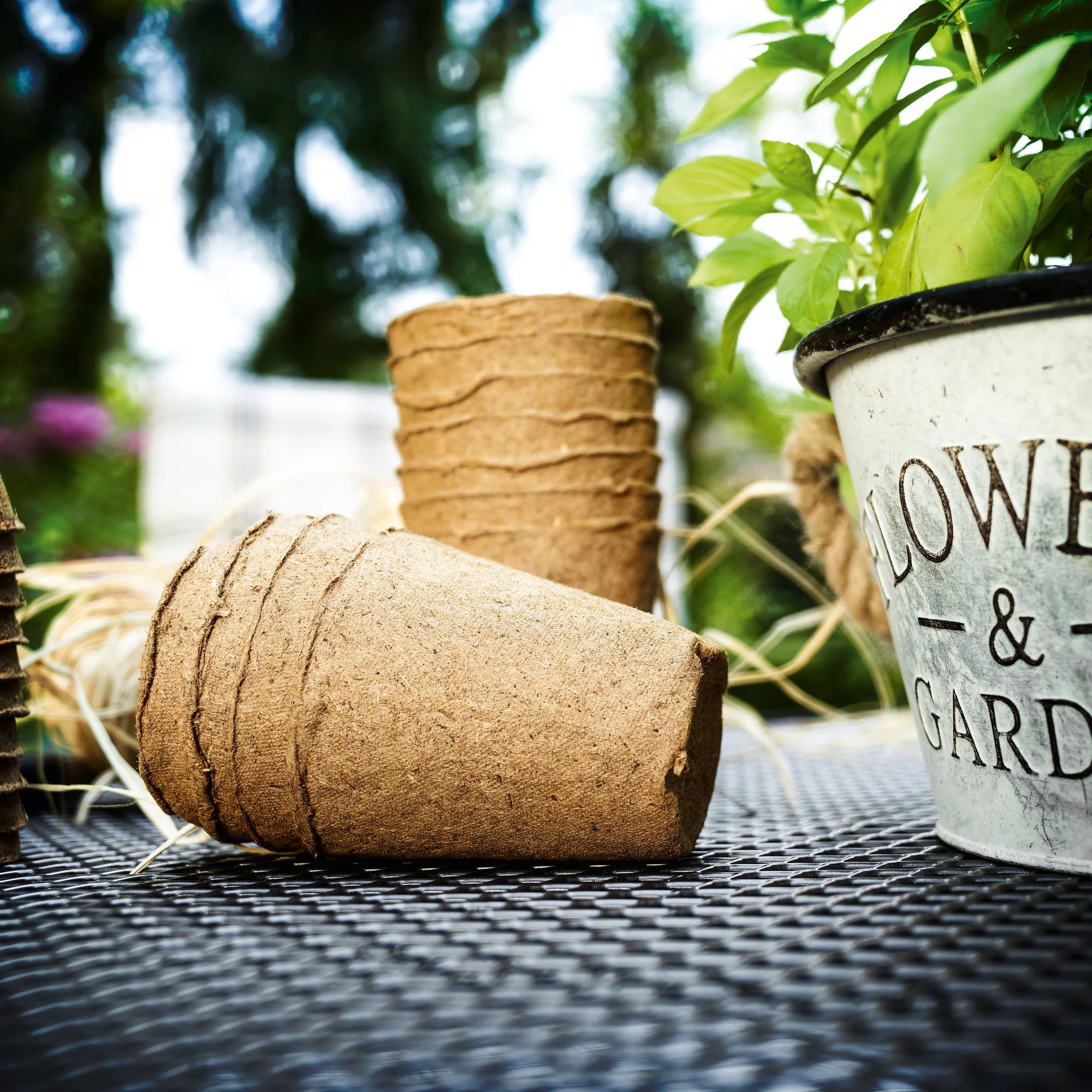 24-inch Round Mesh Top Table - Image 3