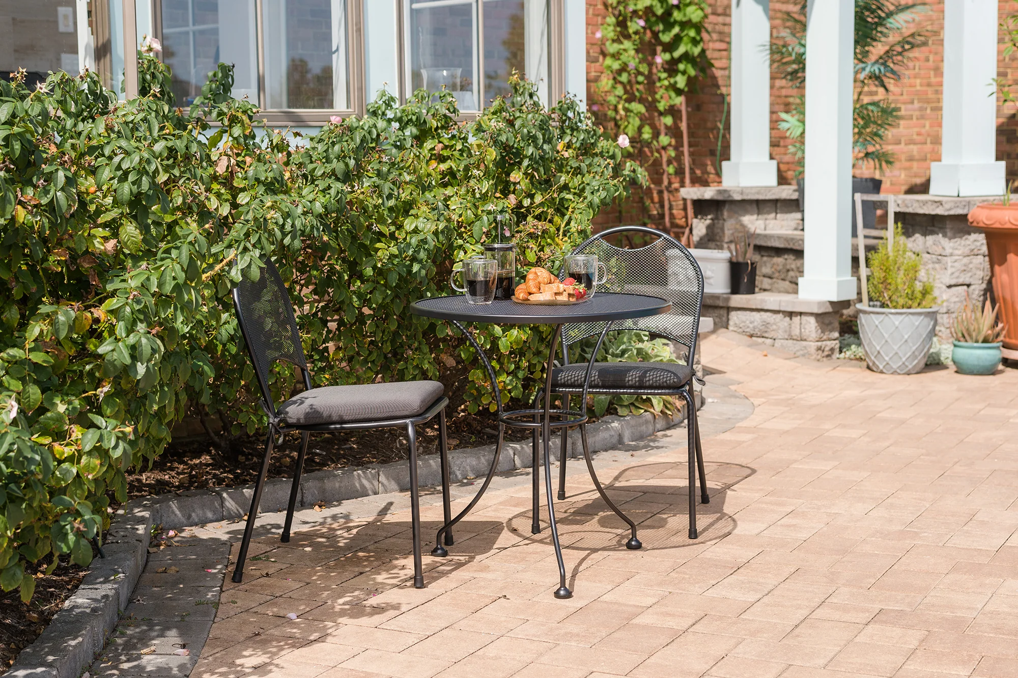 24-inch Round Mesh Top Table - Image 5