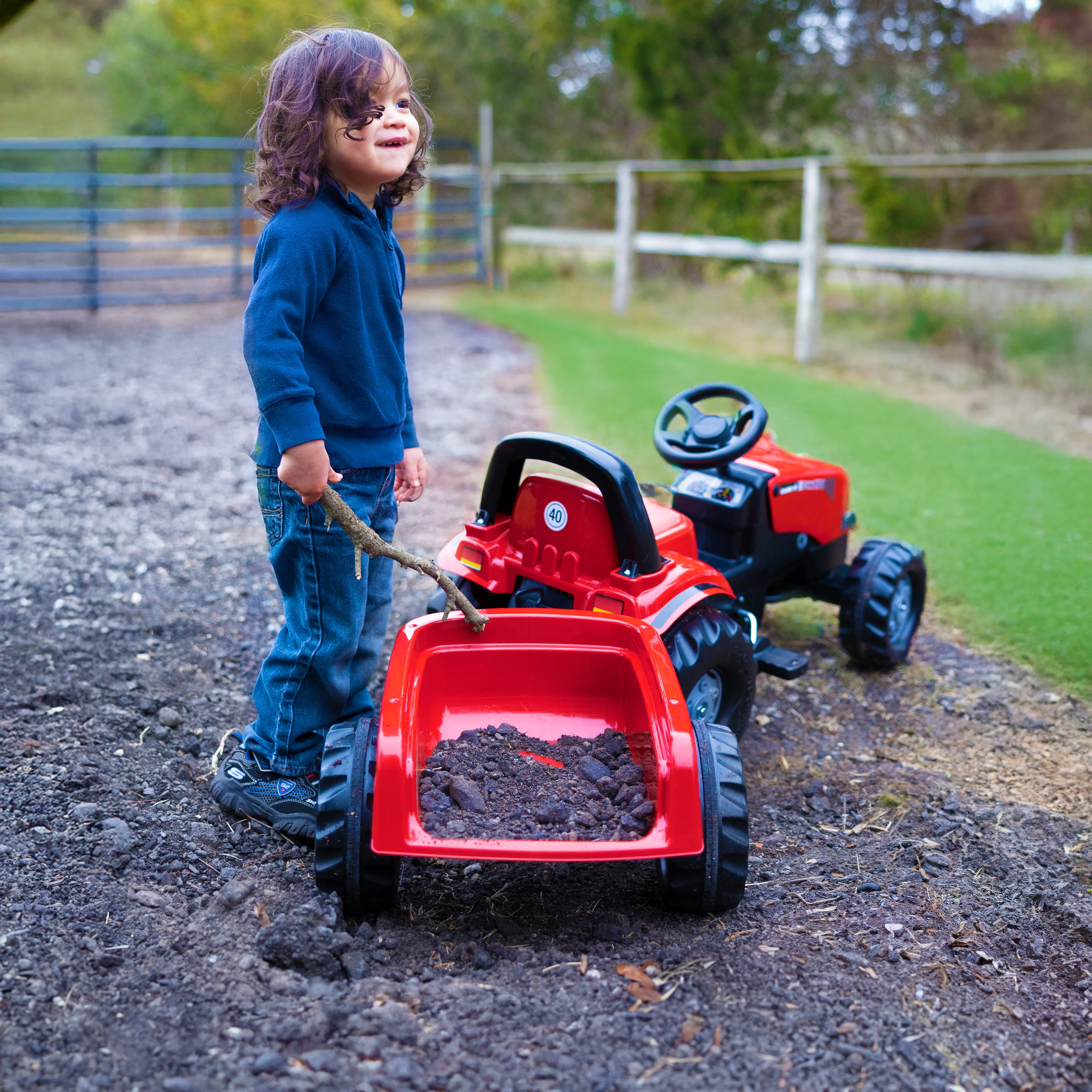 Case IH Tractor With Trailer - Image 3