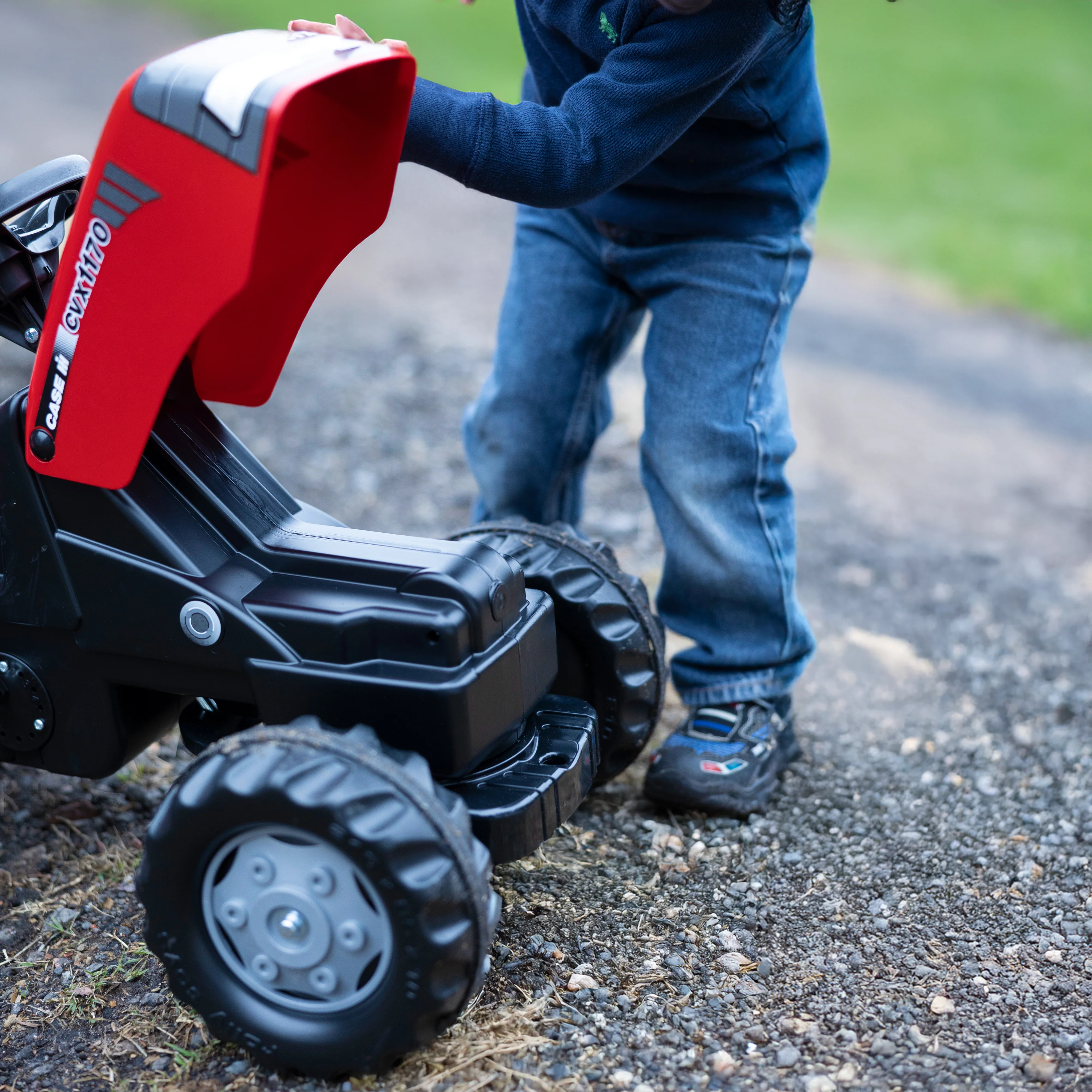 Case IH Tractor With Trailer - Image 7