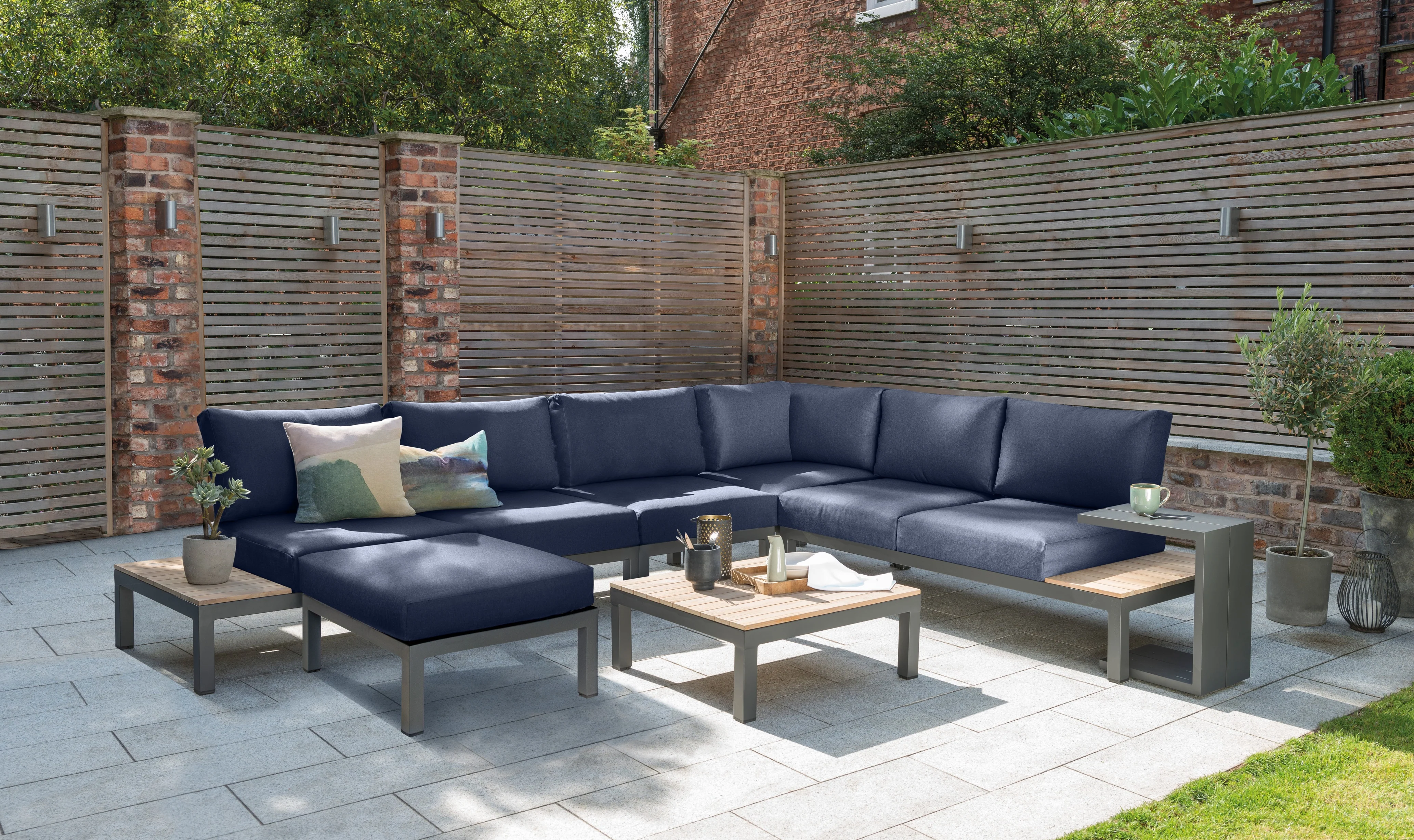 Elba Aluminum Lounge Ottoman With Cushion - Image 3