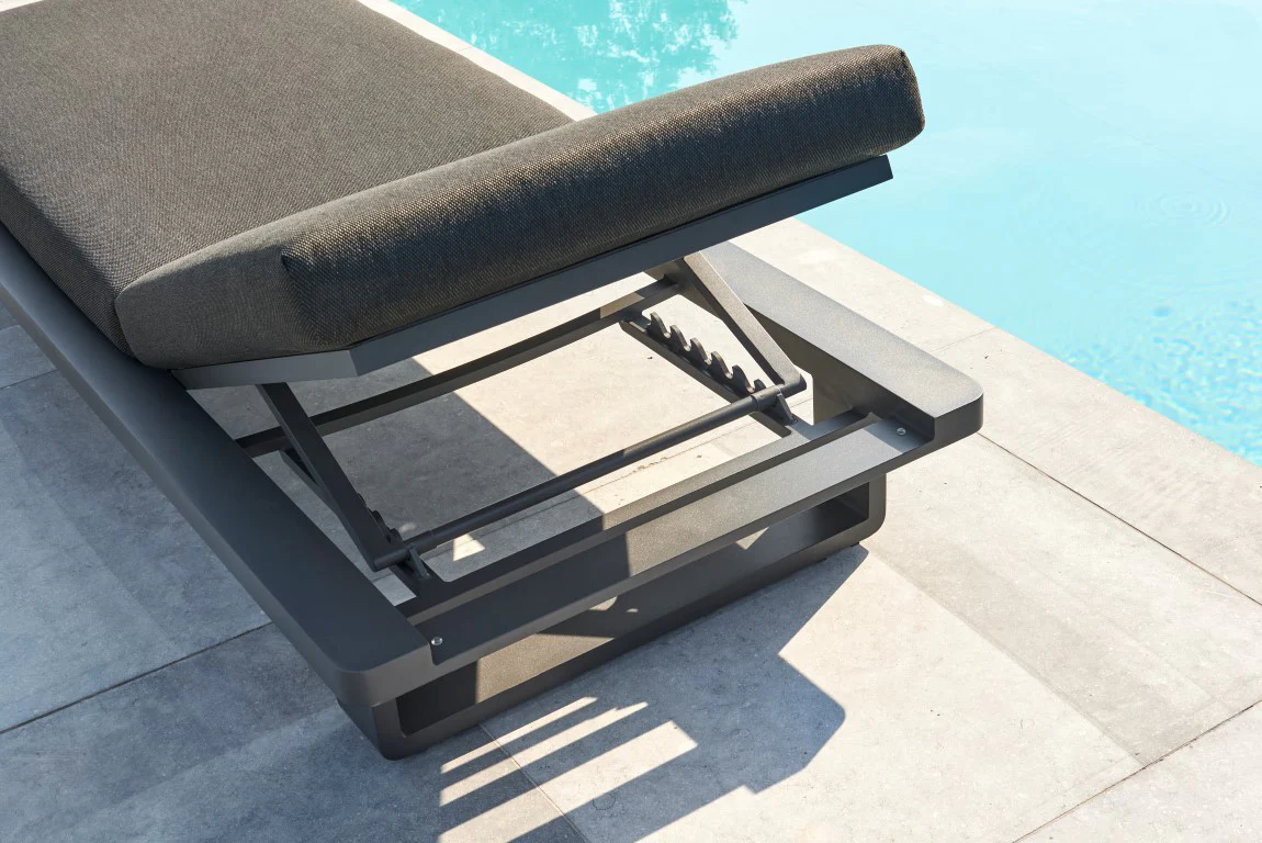 Fitz Roy Aluminum Lounger - Image 5