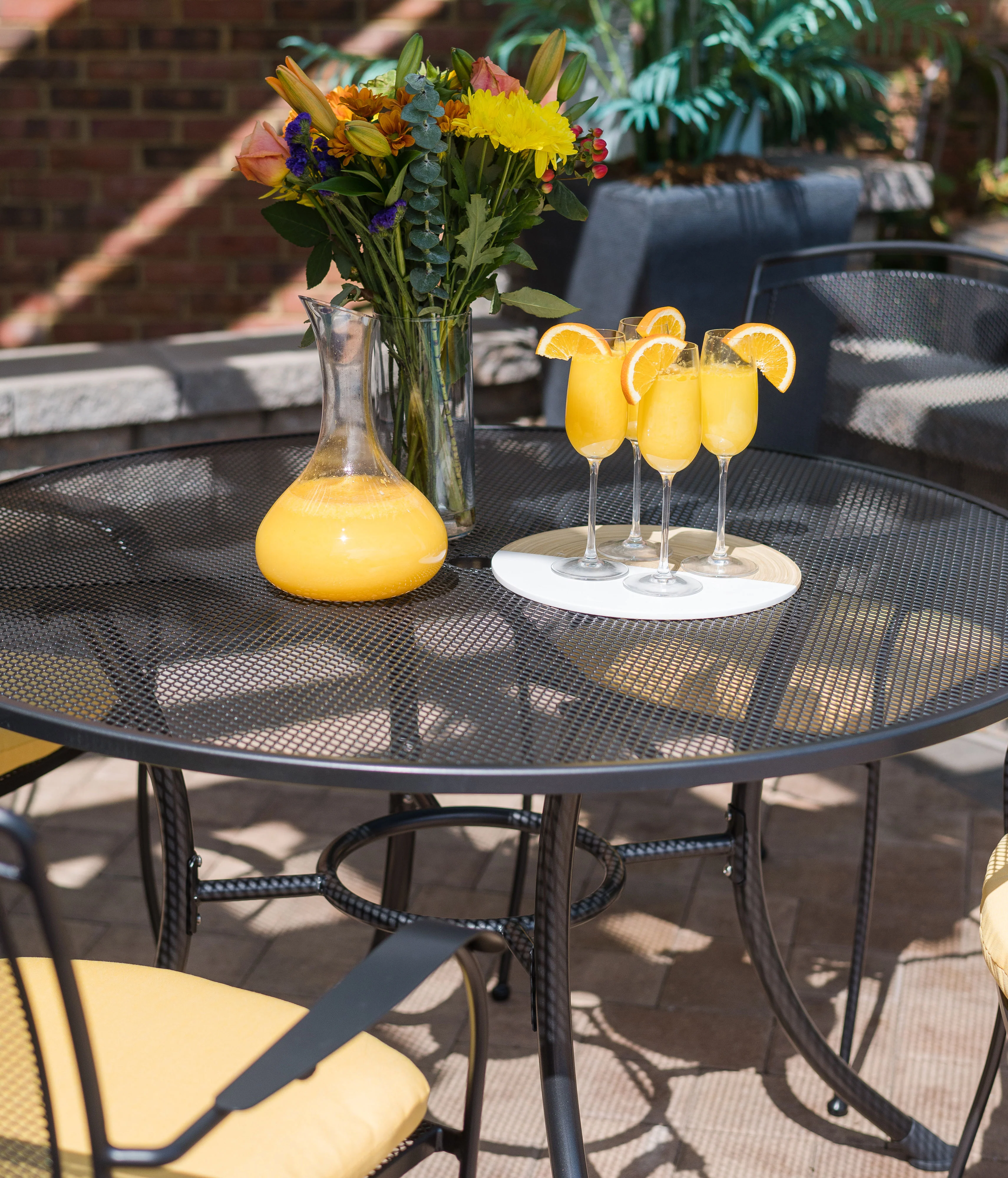 Henley 5-Piece Wrought Iron Mesh Dining Set (48-inch Table) - Image 3