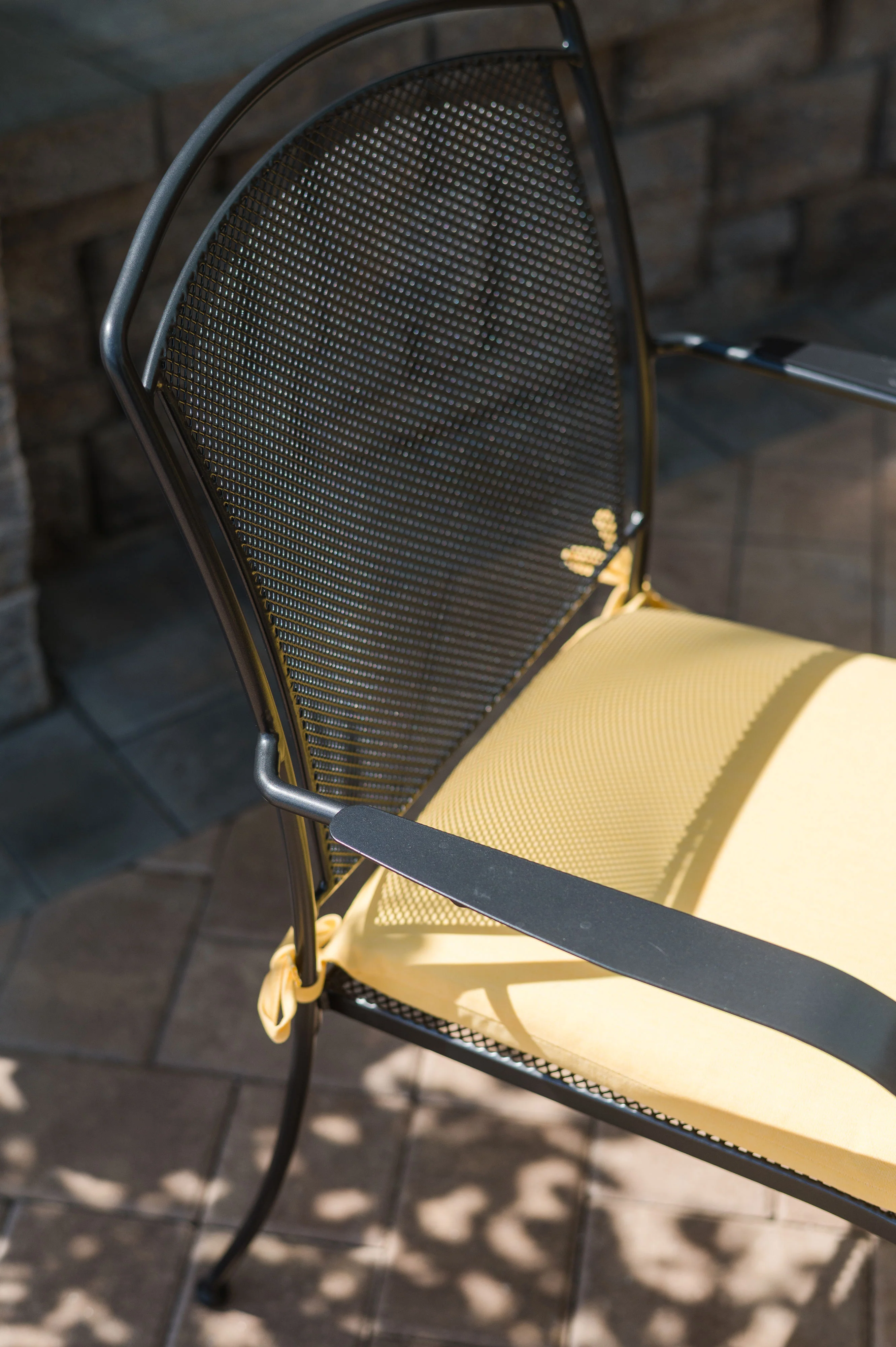 Henley 7-Piece Wrought Iron Mesh Dining Set - Image 4