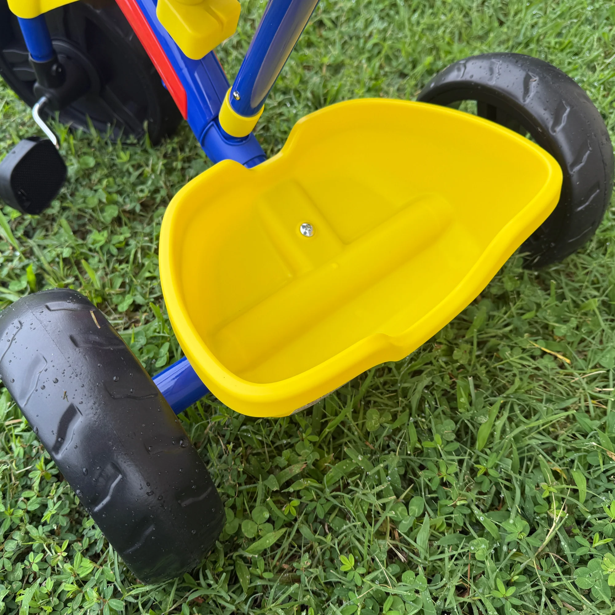 KETTLER Junior Plus Tricycle with Handlebar Bell - Image 11