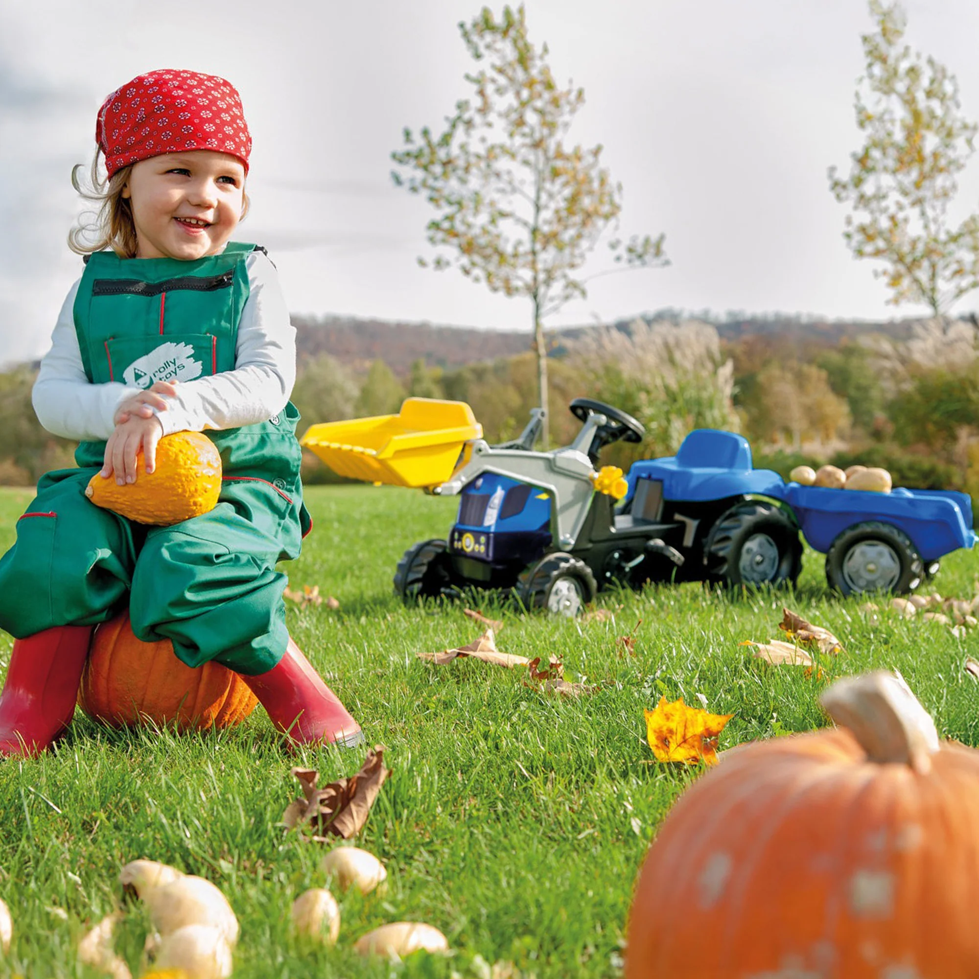 New Holland Front Load Kid Tractor w/Trailer - Image 3