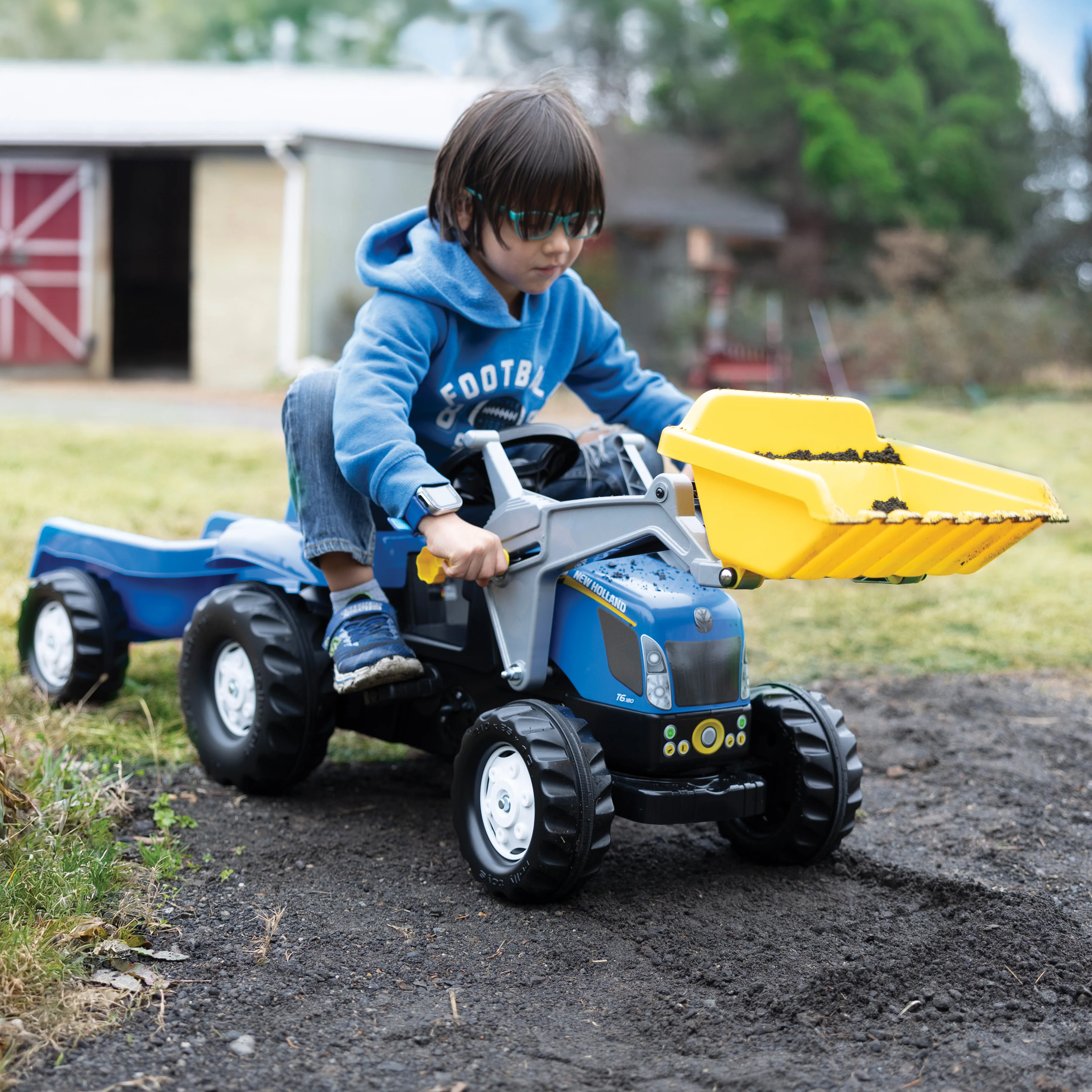 New Holland Front Load Kid Tractor w/Trailer - Image 6