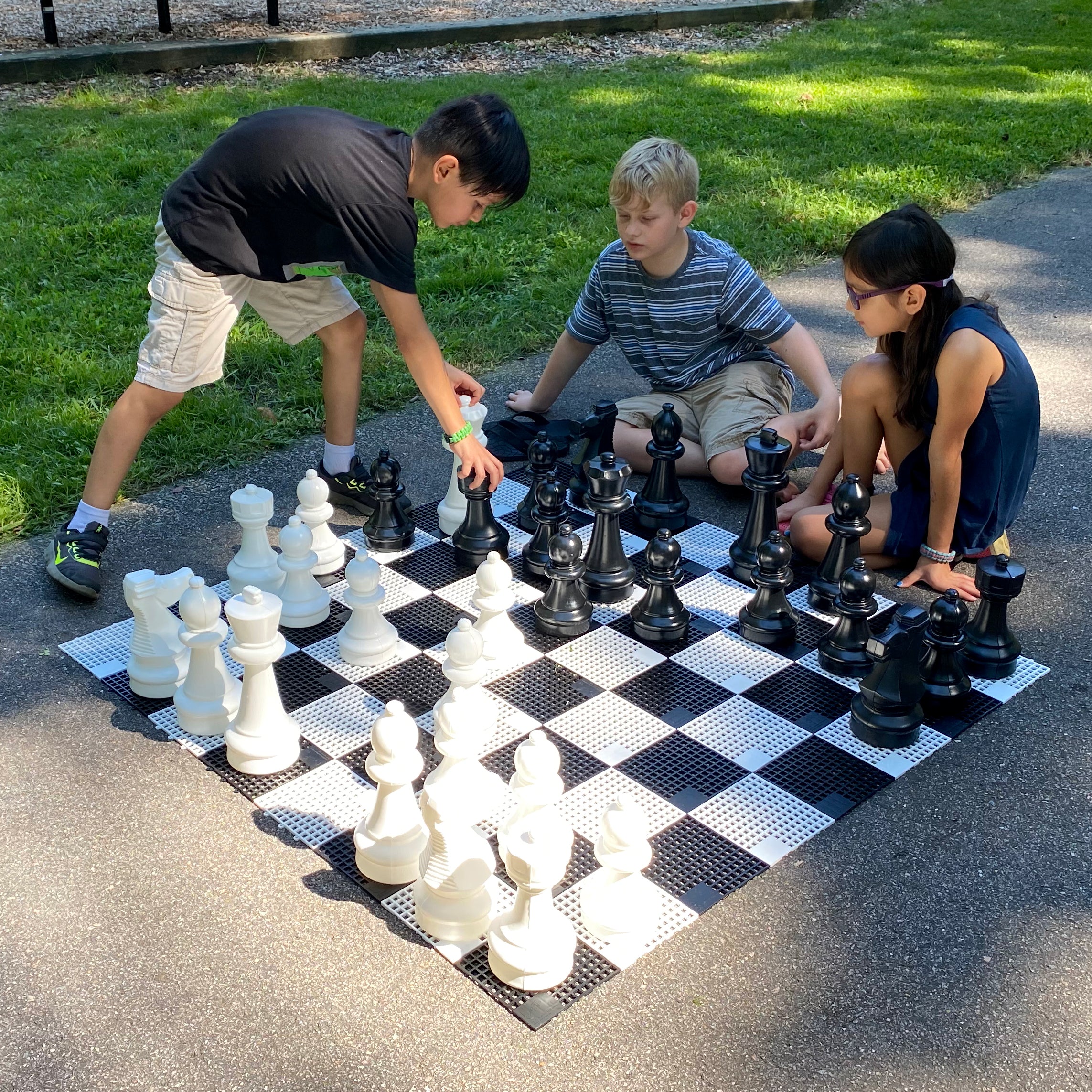 Mini-Giant Chess Pieces - Image 6