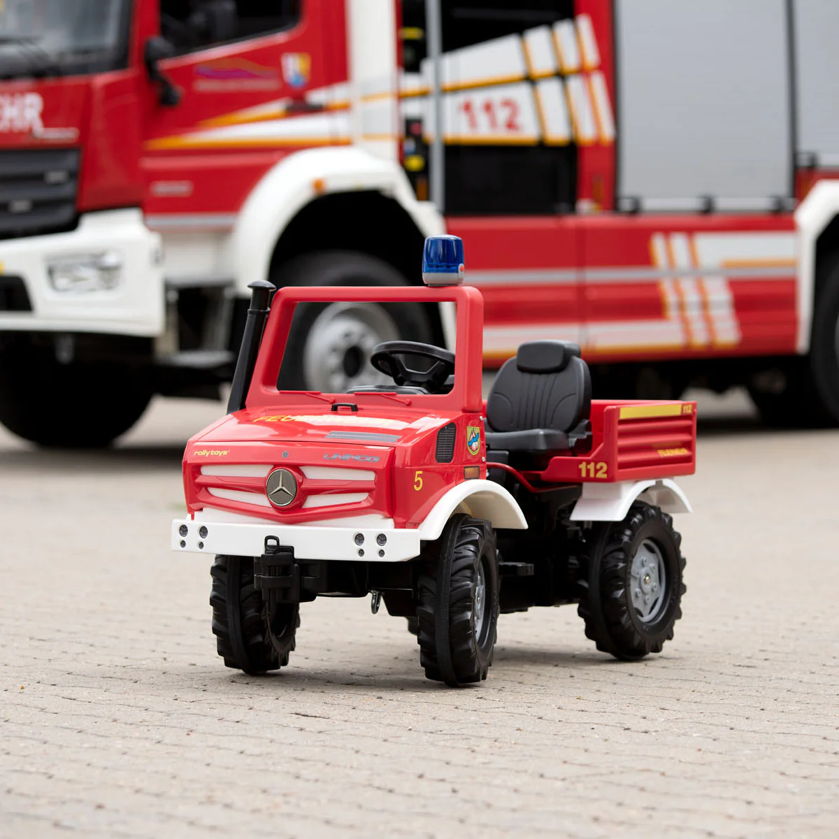 Mercedes-Unimog Fire Truck - Image 3